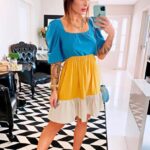 Vestido tricolor curto decote quadrado