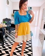 Vestido tricolor curto decote quadrado