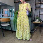 Vestido Lila fundo amarelo