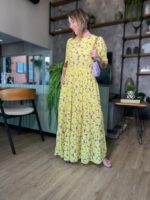 Vestido Lila fundo amarelo