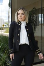 Blazer preto com botões dourados - Imagem 2