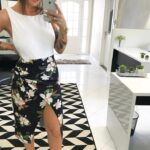 Saia midi floral assimétrica
