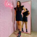 Vestido tee com pelo fake