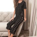 Conjunto calça e blusa com ilhos