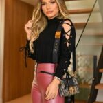 Blusa manga com ilhos