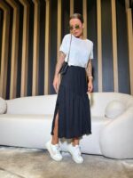 T-shirt natural com aplicação Mirela