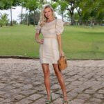 Vestido curto rústico em laise