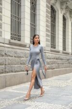 Vestido body detalhe saia manga longa