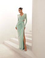 Vestido manga longa com fenda