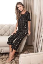 Conjunto calça e blusa com ilhos