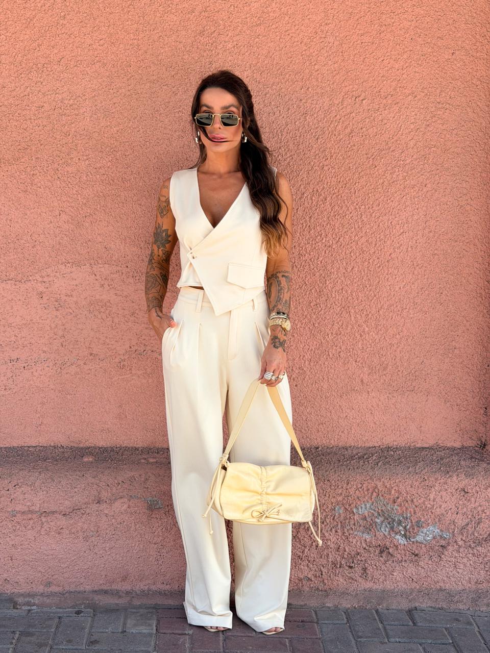 15612677003-calca-alfaiataria-creme-daniella-7047-1.jpeg Calça Daniella creme - Imagem 1